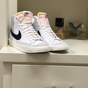Size 9.5 Nike blazer mids